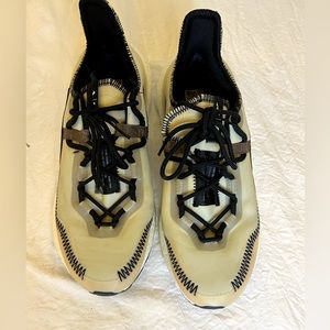 Adidas x Parley ultra boost sneakers /trainers / running shoes size 8.5 M / 10 W